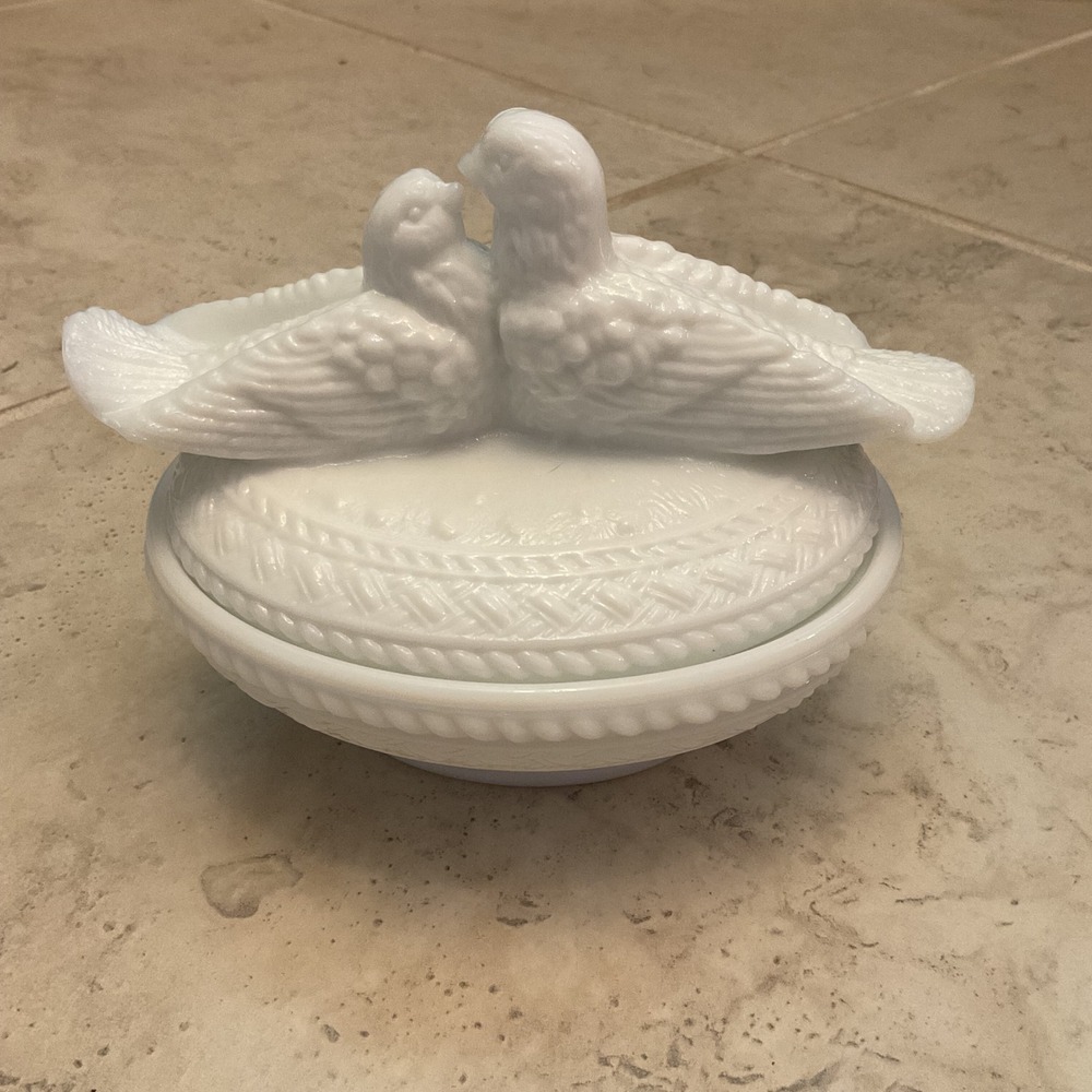 Westmoreland Milk Glass Love Birds Kissing Doves Basketweave Candy Dish Vintage